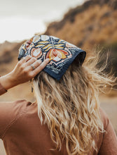 Load image into Gallery viewer, No. 039 Elsie Bandana